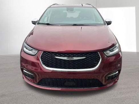 Used 2023 Chrysler Pacifica Limited image 11