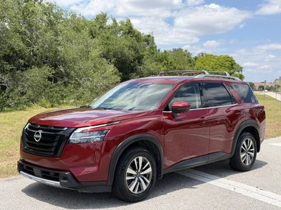 Used 2023 Nissan Pathfinder SL w/ Black Appearance Package