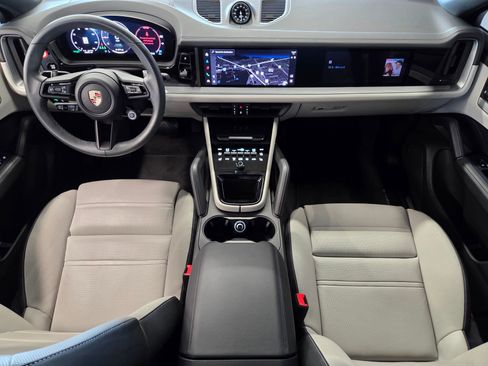 Certified 2026 Porsche Cayenne E-Hybrid Coupe AWD/4WD image 13