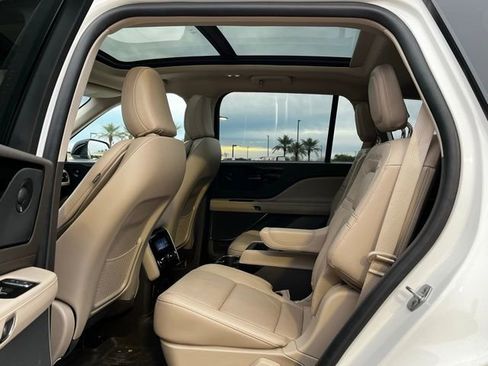 Used 2023 Lincoln Aviator Reserve w/ Equipment Group 201A image 15