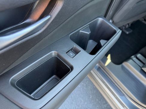 Used 2022 Nissan Pathfinder S image 18