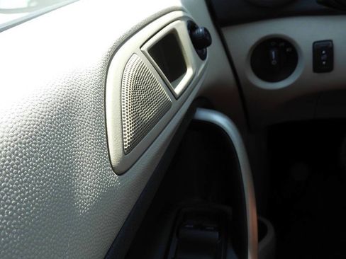 Used 2013 Ford Fiesta SE FWD image 17