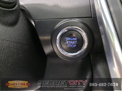 Used 2016 Toyota Camry XLE image 22