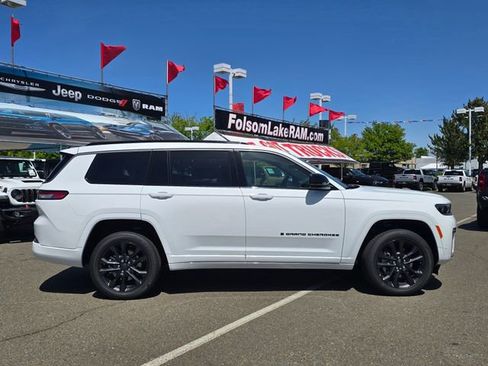 New 2026 Jeep Grand Cherokee L Limited AWD/4WD image 7