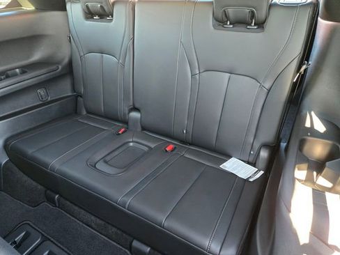 Certified 2025 INFINITI QX60 Luxe w/ Black Edition AWD/4WD image 19
