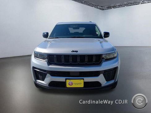 New 2026 Jeep Grand Cherokee Altitude AWD/4WD image 2