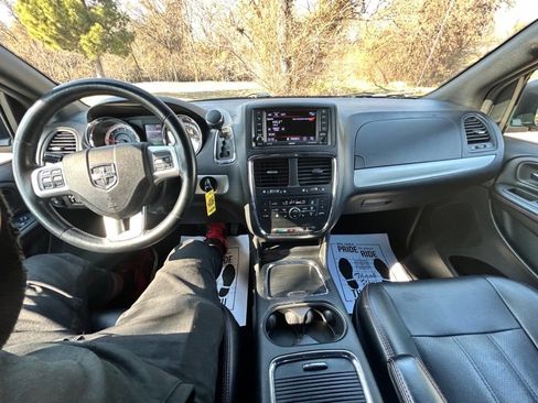Used 2019 Dodge Grand Caravan GT image 17