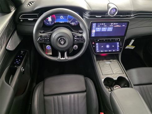 New 2025 Maserati Grecale Modena image 14