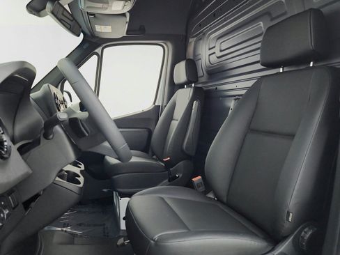 New 2025 Mercedes-Benz Sprinter 2500 image 17
