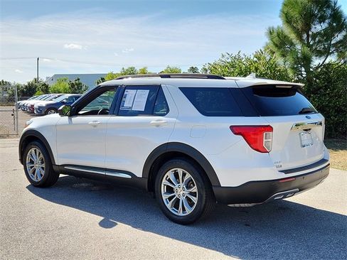 Used 2020 Ford Explorer XLT w/ Equipment Group 202A image 3