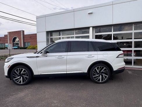 Used 2025 Lincoln Aviator Reserve w/ Equipment Group 201A AWD/4WD image 3