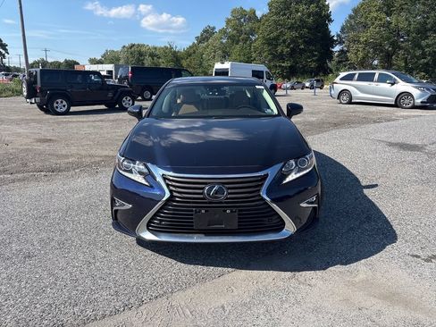 Used 2018 Lexus ES 350 w/ Navigation System Package FWD image 2