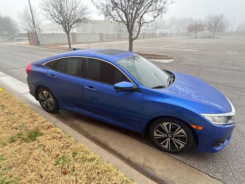 Used 2018 Honda Civic EX-T image 4