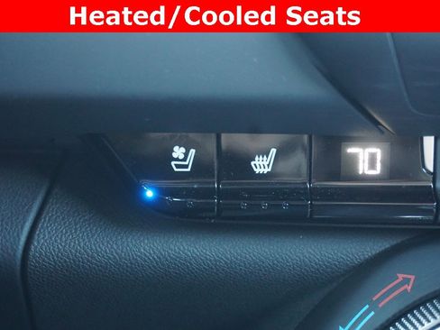 Used 2022 Chevrolet Camaro LT w/ Technology Package image 8