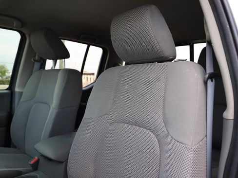 Used 2017 Nissan Frontier SV w/ SV Value Truck Package image 5