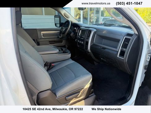 Used 2018 RAM 2500 Tradesman w/ Chrome Appearance Group image 5
