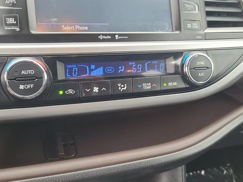 Used 2015 Toyota Highlander Limited Platinum AWD/4WD image 15