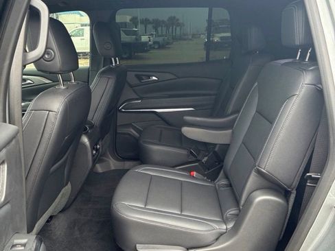 Used 2026 Chevrolet Traverse LT w/ Sun and Wheel Package FWD image 10