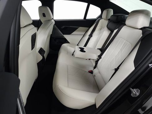 New 2026 BMW 530i xDrive image 32