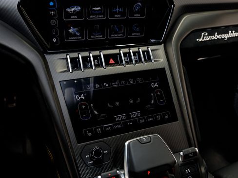 Used 2024 Lamborghini Urus Performante AWD/4WD image 55