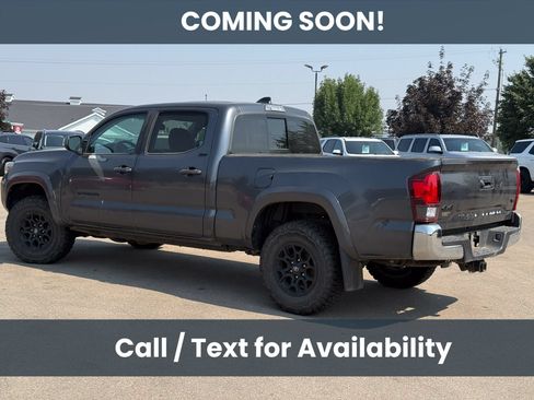 Used 2022 Toyota Tacoma SR5 w/ Black Out Package (TMS) AWD/4WD image 4