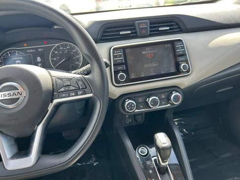 Used 2020 Nissan Versa SV FWD image 17