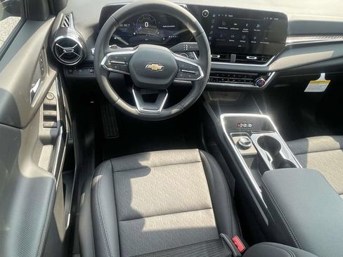 New 2027 Chevrolet Equinox LT w/ Convenience Package II FWD image 11