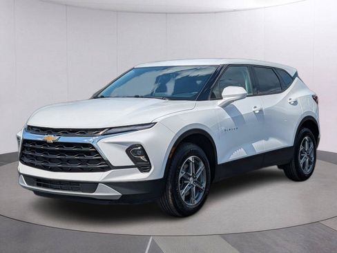 Used 2025 Chevrolet Blazer LT FWD image 1
