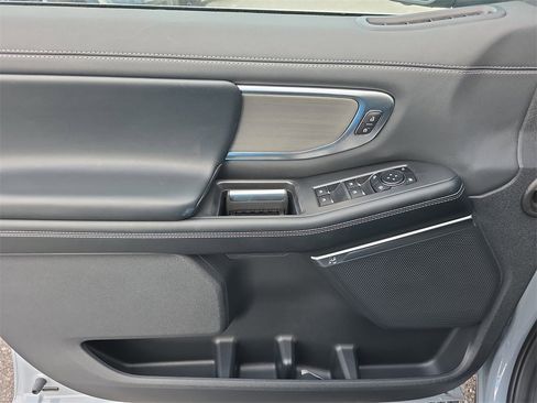 New 2025 Ford Expedition Platinum w/ Driver's Package image 18