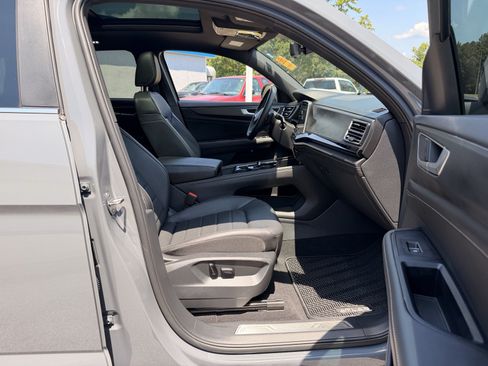 Used 2024 Volkswagen Atlas Cross Sport SEL AWD/4WD image 33