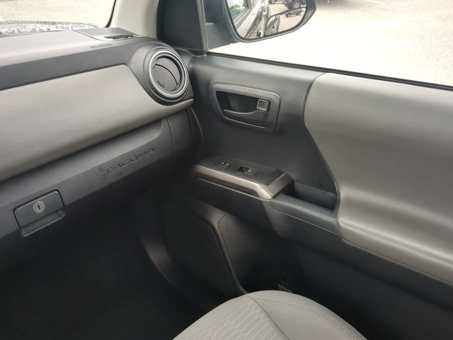 Used 2018 Toyota Tacoma SR5 RWD image 18