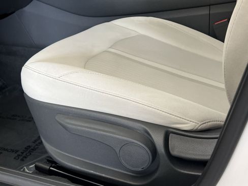 Used 2023 Hyundai Sonata SE w/ Preferred Accessory Package FWD image 13