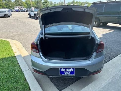 Used 2020 Hyundai Elantra SE FWD image 24