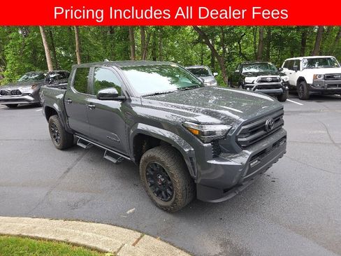 Certified 2025 Toyota Tacoma SR5 AWD/4WD image 13