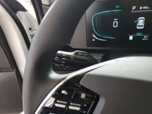 Certified 2026 Kia Niro LX FWD image 26