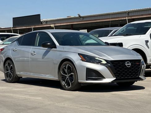 Used 2023 Nissan Altima 2.5 SR FWD image 10