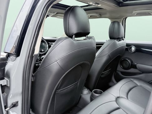 Used 2019 MINI Cooper S image 31