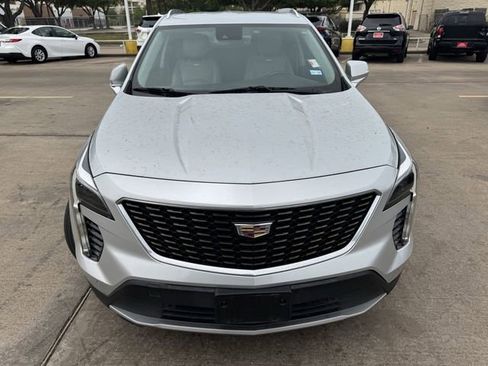 Used 2021 Cadillac XT4 Premium Luxury image 2