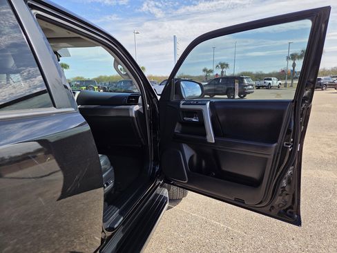 Used 2019 Toyota 4Runner SR5 Premium image 17