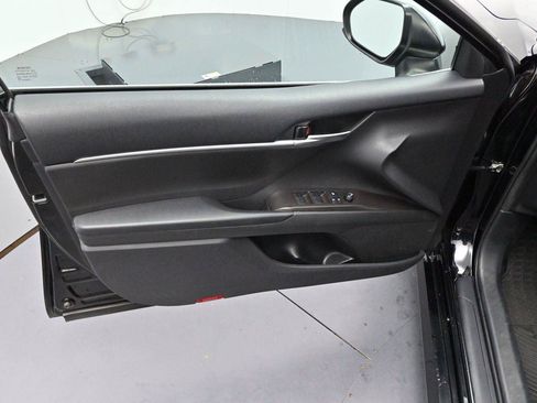 Used 2022 Toyota Camry LE FWD image 9