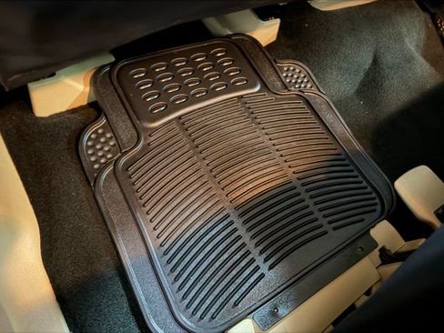 Used 2016 Ford Expedition XLT AWD/4WD image 19