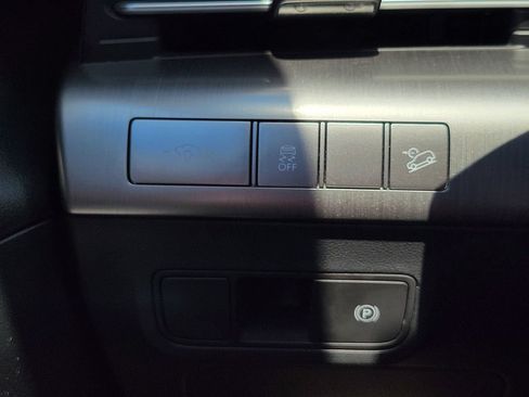 Used 2025 Hyundai Kona SEL FWD image 25