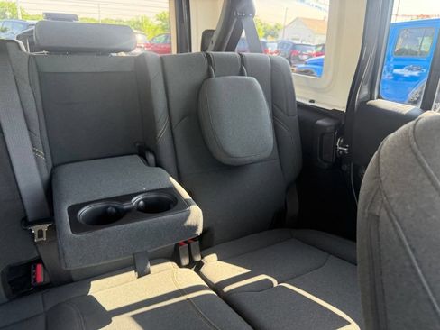 Used 2025 Jeep Wrangler Unlimited Sahara AWD/4WD image 64