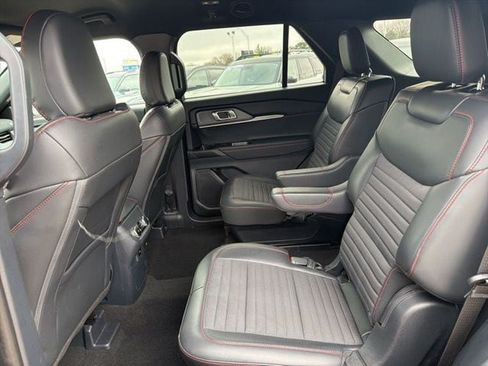 Used 2025 Ford Explorer ST-Line AWD/4WD image 13