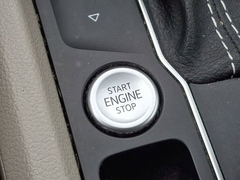 Used 2022 Volkswagen Atlas SEL image 25