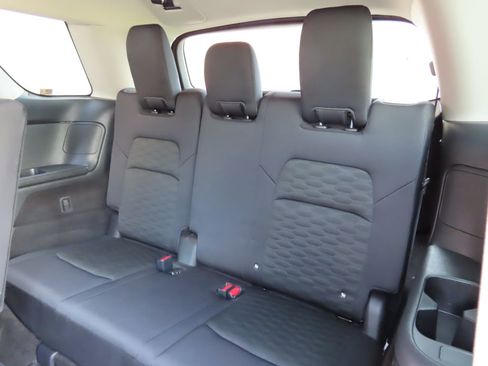 Used 2024 Nissan Pathfinder SV AWD/4WD image 33