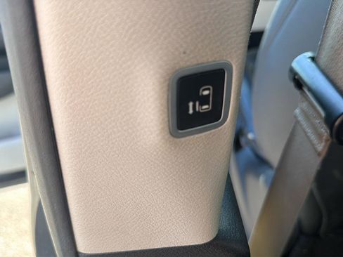 Used 2018 Chrysler Pacifica Touring-L Plus w/ Tire & Wheel Group image 24