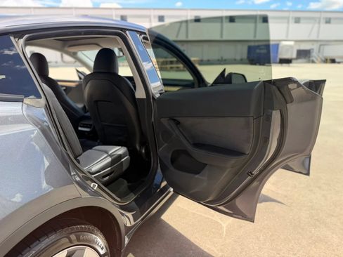 Used 2023 Tesla Model Y Long Range AWD/4WD image 22