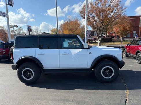 New 2025 Ford Bronco Outer Banks w/ Sasquatch Package image 2