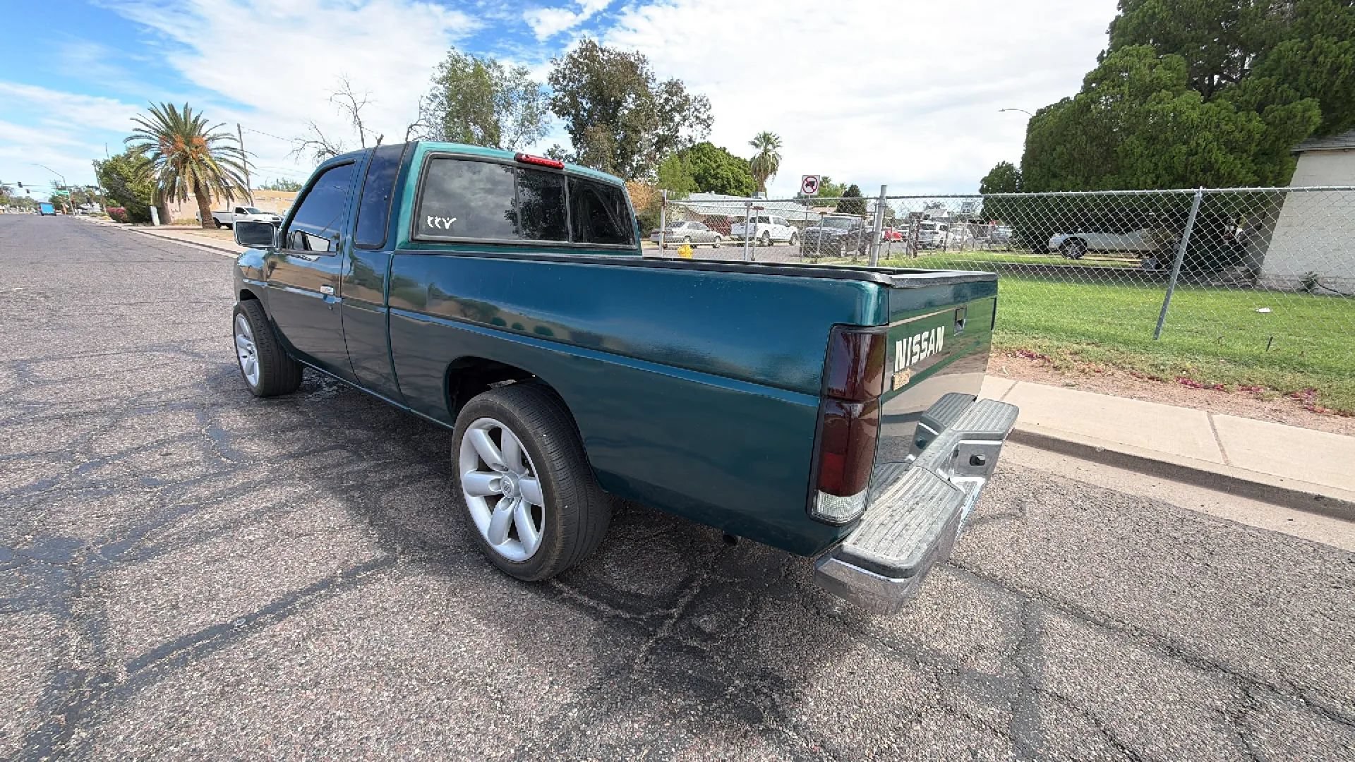 Used 1995 Nissan Pickup XE RWD image 4